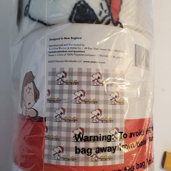 New Peanuts Snoopy Woodstock Fleece Throw 50x70 Christmas White Gray Plaid - Picture 9 of 9